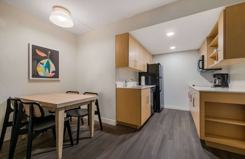 Florida Central Atlantic Coast Hotel | A Place You'll Surely Enjoy! w/ Pool, Short Drive to SeaWorld Orlando