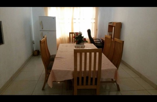 Nungua Casa | Un lujoso apartamento de 3 habitaciones en Tema Com. 5)
