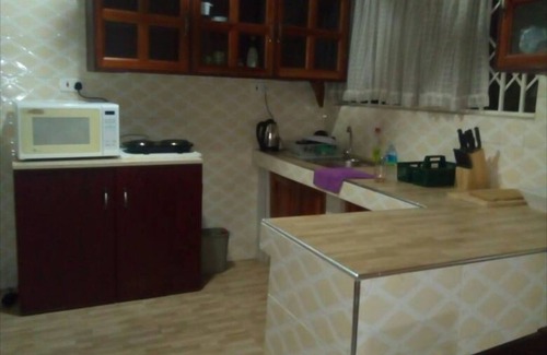 Nungua Casa | Un lujoso apartamento de 3 habitaciones en Tema Com. 5)