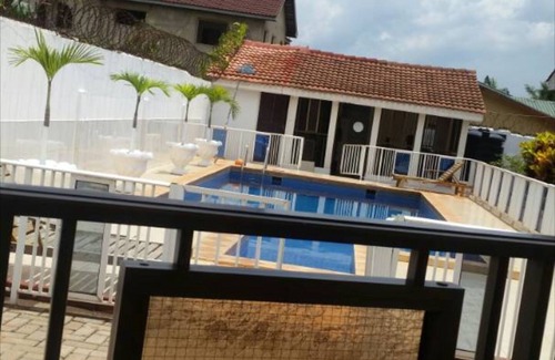 Nungua Casa | Un lujoso apartamento de 3 habitaciones en Tema Com. 5)