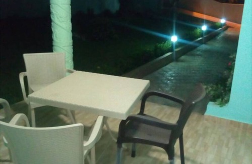 Nungua Casa | Un lujoso apartamento de 3 habitaciones en Tema Com. 5)