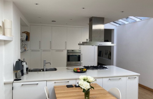 Ravenscourt Park Cabaña | A pretty cottage in West London