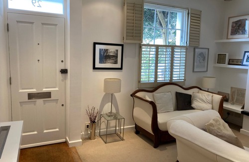Ravenscourt Park Cabaña | A pretty cottage in West London