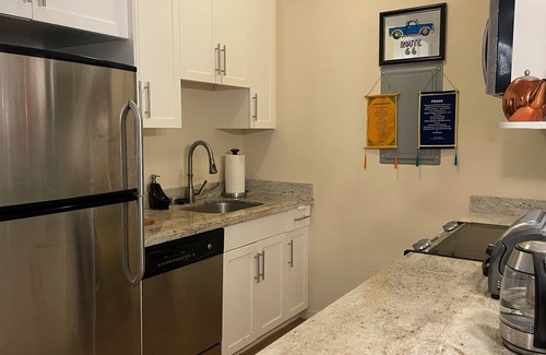 Waikiki Condominio | A prime location in Waikiki with an EV parking
