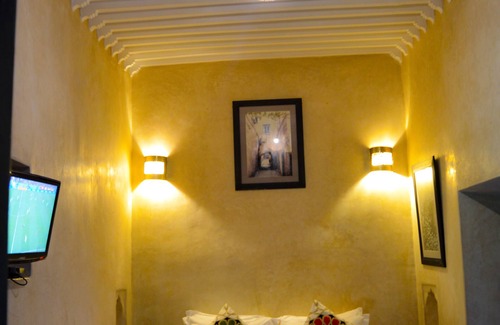 Mouassine Casa | A private Double Room in a Beautiful, Quiet Riad with plunge pool, wifi terrace