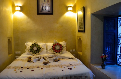 Mouassine Casa | A private Double Room in a Beautiful, Quiet Riad with plunge pool, wifi terrace
