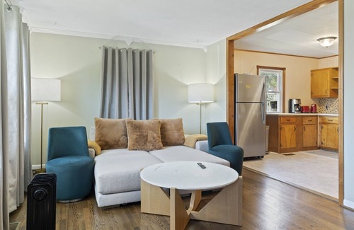 Bolivar Casa | A private home in historic Bolivar with a hot tub and yard. Pet friendly!