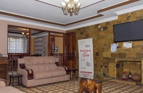 Ruiru Apartamento | A private room in a tranquil, suburban mansion