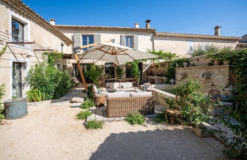 Molleges Casa | A Provencal gem in the heart of a village with swimming pool