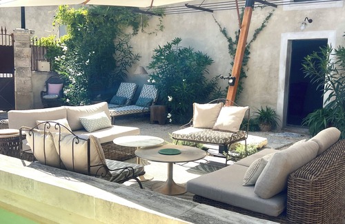Molleges Casa | A Provencal gem in the heart of a village with swimming pool