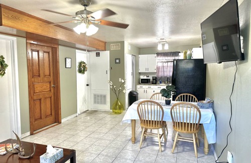 Eagle Pass Apartamento | A quiet and cozy condo with TVs in every space