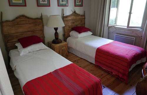 Saint-Etienne-du-Gres Cabina | A quiet natural setting, a comfortable 60M2 apartment with swimming pool & bbq.