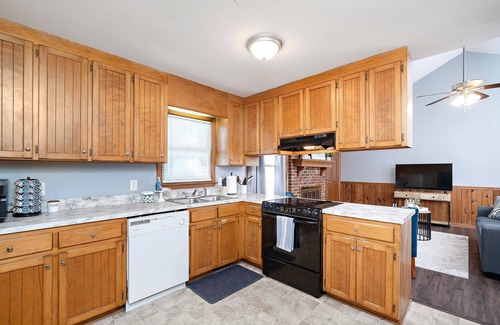 Northeast Raleigh Casa | A Raleigh Getaway: The Ultimate Family Oasis! Pet-Friendly & 15 Mins to DWNTN