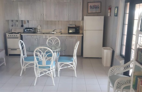 George Town Apartamento | A rare combination of central location and private island seclusion