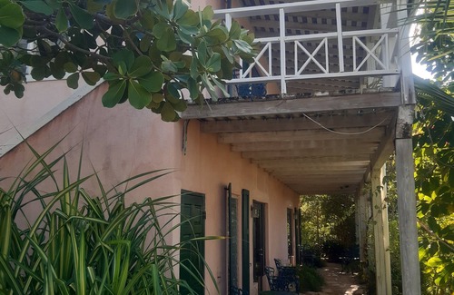 George Town Apartamento | A rare combination of central location and private island seclusion