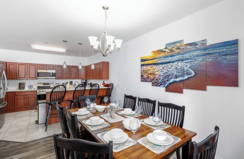 North Wildwood Condominio | A RARE FIND in old New Jersey Ave Entertainment District! Great for fun family