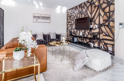 Eikenbosch Casa | A Rare Minimalist concept in a Quiet Location with Heavenly's view