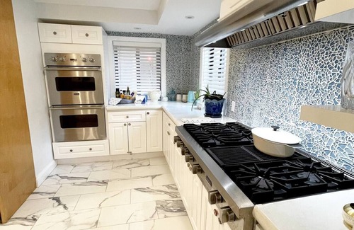 Washington Square West Casa | A Regal Retreat- Exclusive Parking Prime Local