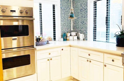 Washington Square West Casa | A Regal Retreat- Exclusive Parking Prime Local