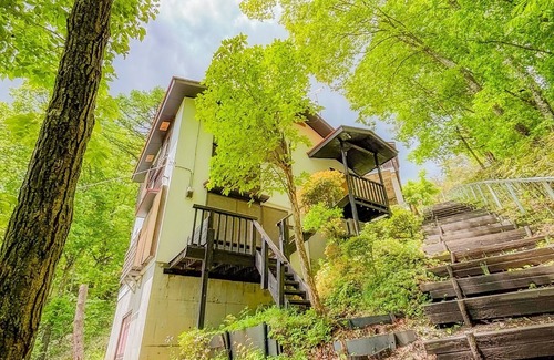 Kusatsu Onsen Casa | A rental villa with a bath fed by the hot spring w/Agatsumagun Gunma