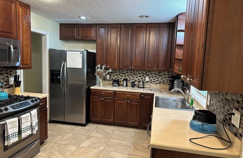 Hinesville Casa | A Retreat HOME away from home! Family and pet friendly! Near military base!