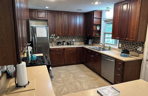 Hinesville Casa | A Retreat HOME away from home! Family and pet friendly! Near military base!