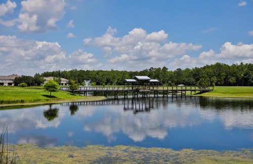 Trafalgar Village Casa | A Ripple in Time