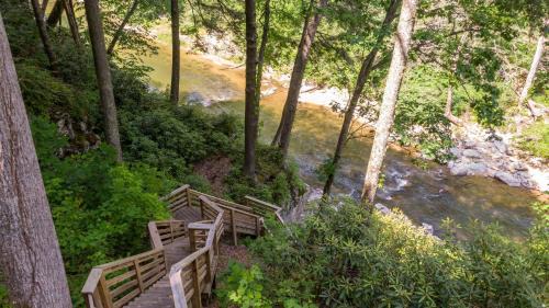 Sugar Grove Casa | A River Mist