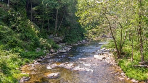 Sugar Grove Casa | A River Mist