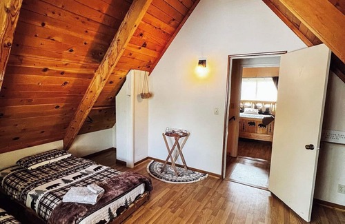 Sugarloaf Chalet De Esquí | A Romantic, Cozy Mountain Inspired Chalet