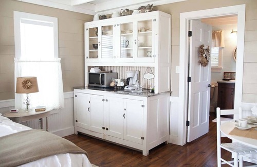Brenham Cabaña | A Romantic Escape at Tara Farms