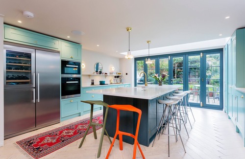 Oval Casa | A Room with a Hue, by Veeve