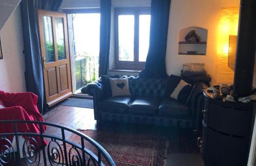 Yvoire Casa | A Room with a View - Maisonnette dans bourg médiéval au bord du Lac Léman