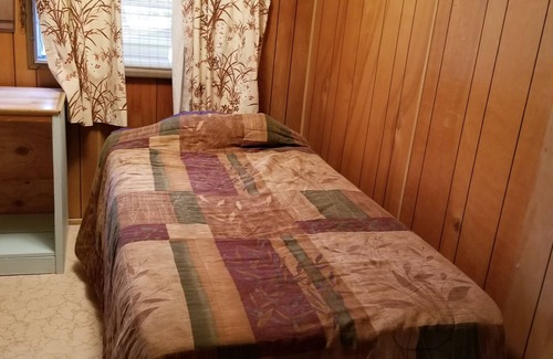 McLeod Cabina | A roomy ,but cozy lodge on 10 acres with trees,private location