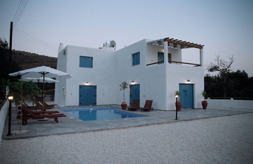 Pomos Villa | Una villa privada con vistas al mar con jacuzzi climatizado al aire libre y spa