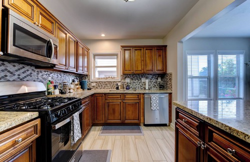MacGregor Apartamento | A Serene 3-bedroom home with private fence and gate in vibrant Houston