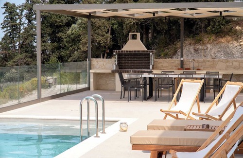 Agia Apartamento | A Serene Retreat With Stunning Sea Views