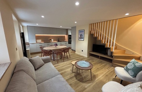 Locronan Casa | A setting of stone and history
