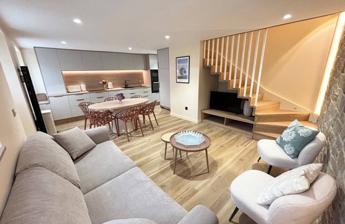 Locronan Casa | A setting of stone and history
