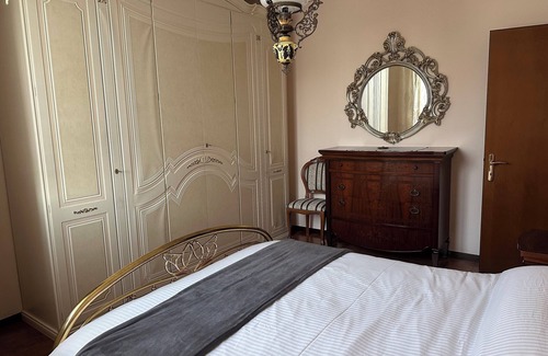 Reggio nell'Emilia Apartamento | A short walk from the historic center and the RCF Arena concert hall