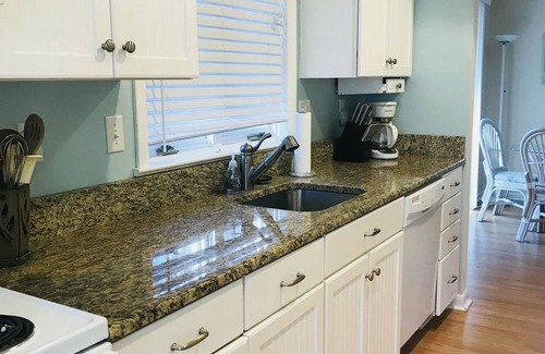 Bethany Beach Casa | Un corto paseo a la playa y al pueblo desde su aislada casa en Bethany Beach.