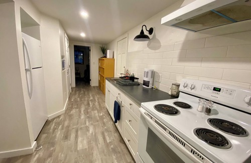 Meaford Apartamento | A short walk to the beach and downtown! Pet friendly, hiking, paddling, skiing!