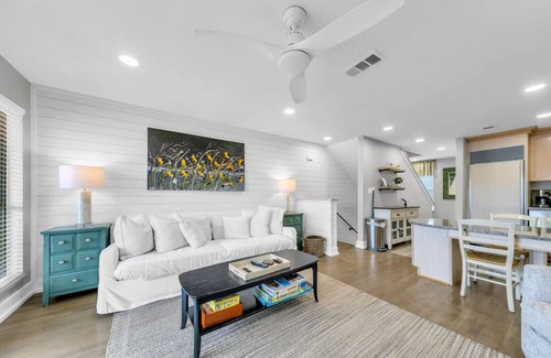 Santa Rosa Beach Casa | "A Sight 2 Sea" Beachy Townhouse, Private Beach Access, Pool, Hot Tub
