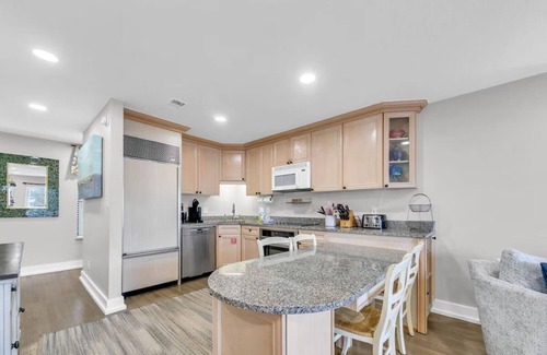 Santa Rosa Beach Casa | "A Sight 2 Sea" Beachy Townhouse, Private Beach Access, Pool, Hot Tub