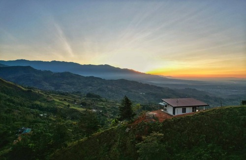 Berlin Casa | A single-family home w/ a serene view. Nonsmoking and pet-friendly environment.