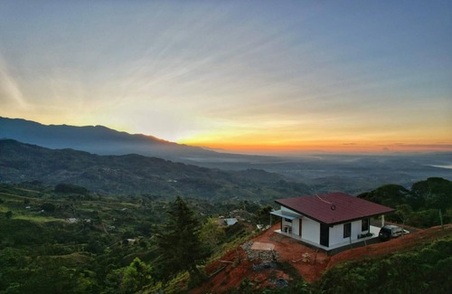 Berlin Casa | A single-family home w/ a serene view. Nonsmoking and pet-friendly environment.