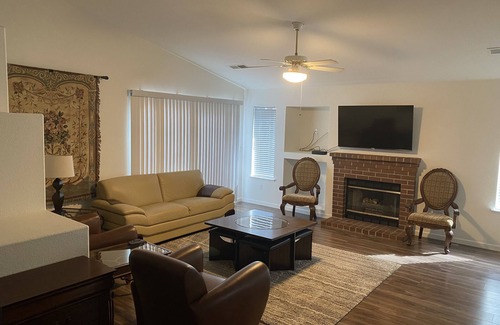 Citrus Heights Casa | (A) Single Story In Citrus Heights. 3 bed, 2 bath, 2 car garage and yard.
