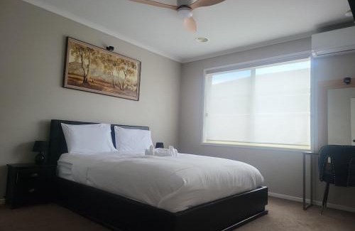 Craigieburn Casa | A slice of Melbourne! Room 1