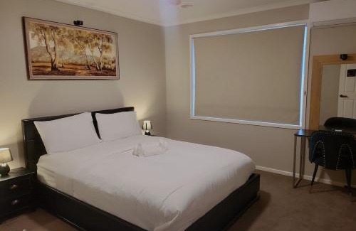 Craigieburn Casa | A slice of Melbourne! Room 1
