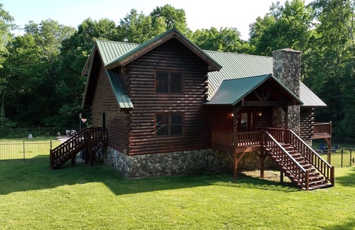 Salisbury Cabina | A Slice of Salisbury, Pool,Hot Tub, 10 acres